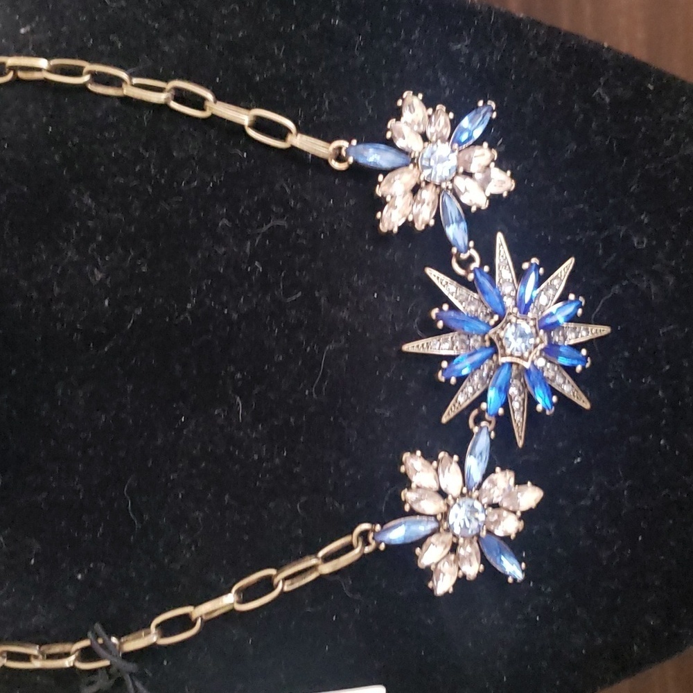 BERRY 3 STATION STATEMENT NECKLACE